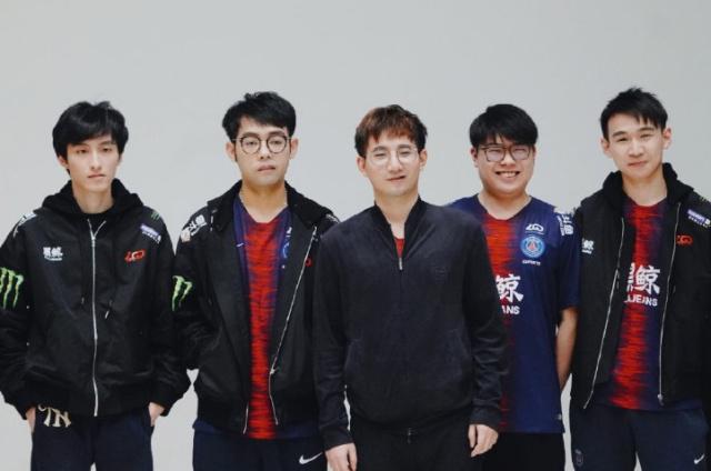 康的坚决突 康的坚决突