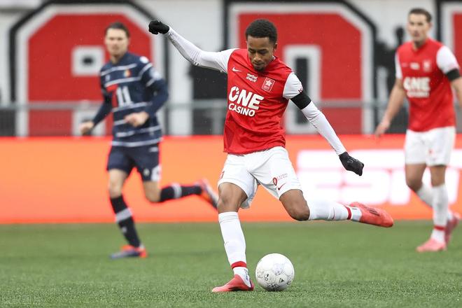 上的表现充 上的表现充