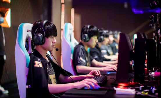 冠中争取更 冠中争取更