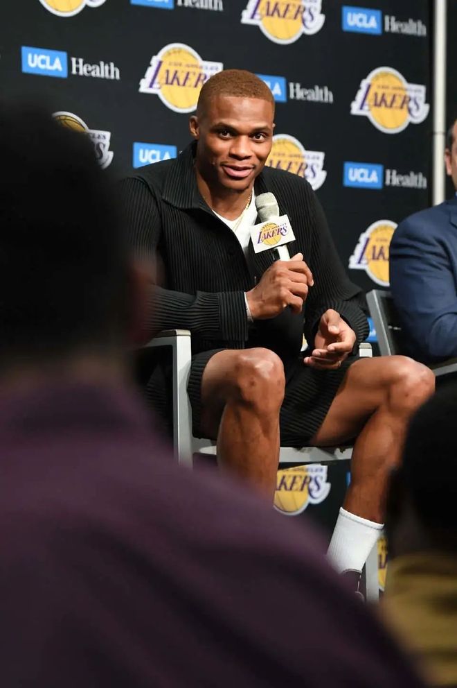 E队在同赛 E队在同赛